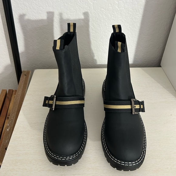 Journee Collection Rilie Bootie - Picture 2 of 5